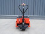 Economical fully electric pallet jack with small wheels - Image 3