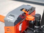 Economical fully electric pallet jack with small wheels - Image 7