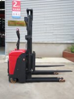 2.5-ton stacker - Image 3