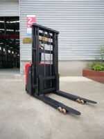 2.5-ton stacker - Image 4